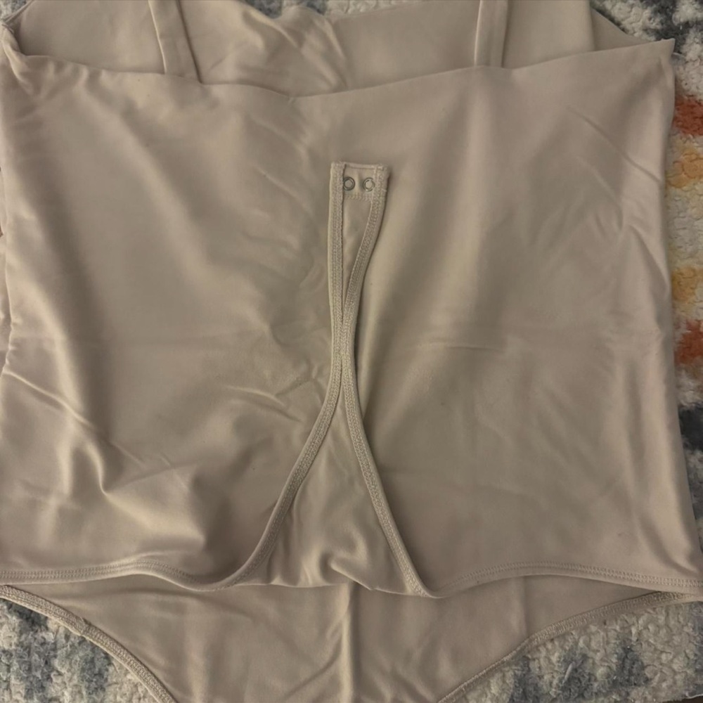 NWOT Abercrombie & Fitch Soft Tan Bodysuit - Picture 5 of 5